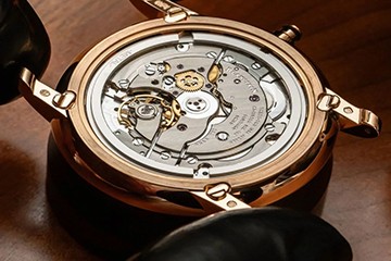 百达翡丽手表更换表带